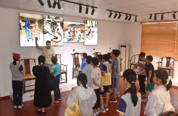 迎客松配资 一场“明式家具里的美学”特展， 让闵行这个小镇成了热门打卡地